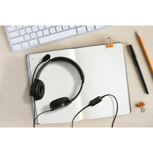 K33597WW_07.jpg Słuchawki Kensington 3,5mm Hi-Fi z mikrofonem i regulacją głośności