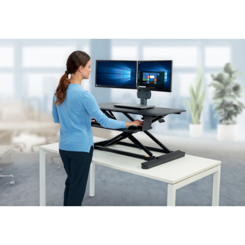 K52804WW_iu_06.jpg Stanowisko na biurko Kensington SmartFit™ do pracy w pozycji stojącej lub siedzącej, czarne
