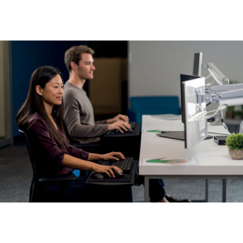 K55470EU_iu_08.jpg Pojedyncze ramię Kensington SmartFit™ One-Touch do monitora, szare