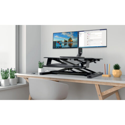 K55513WW_08.jpg Oszczędzające miejsce na biurku podwójne ramię Kensington SmartFit™ do monitora, czarne