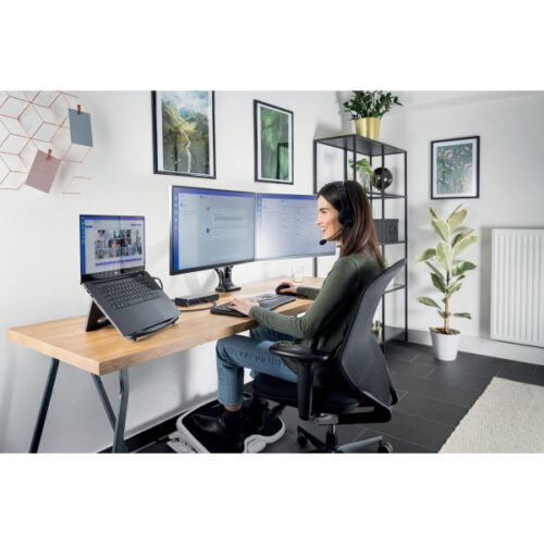 K59601WW_07.jpg Podwójne ramię Kensington SmartFit™ One-Touch do monitora, czarne